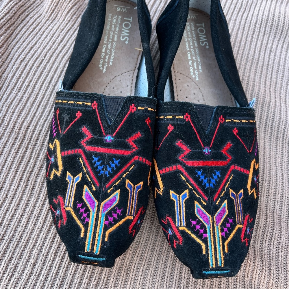 Toms unique, American, colorful embroidery.